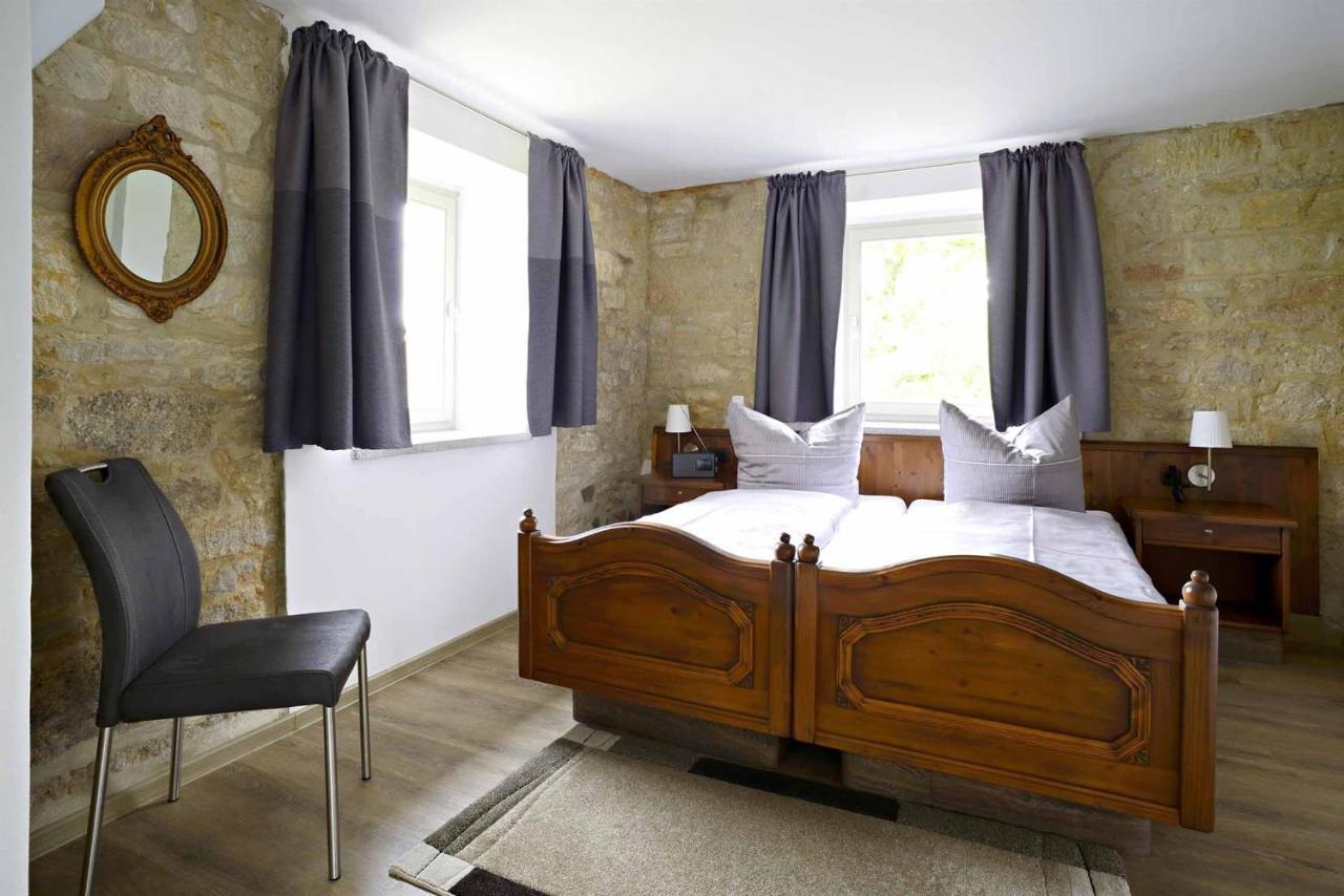 Hotel Und Restaurant Rittergut Kreipitzsch 萨勒河畔瑙姆堡 外观 照片
