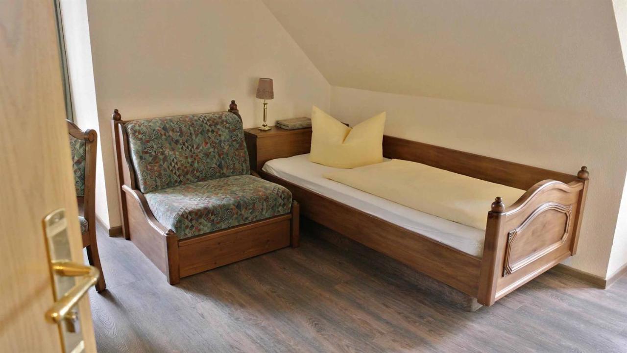 Hotel Und Restaurant Rittergut Kreipitzsch 萨勒河畔瑙姆堡 外观 照片