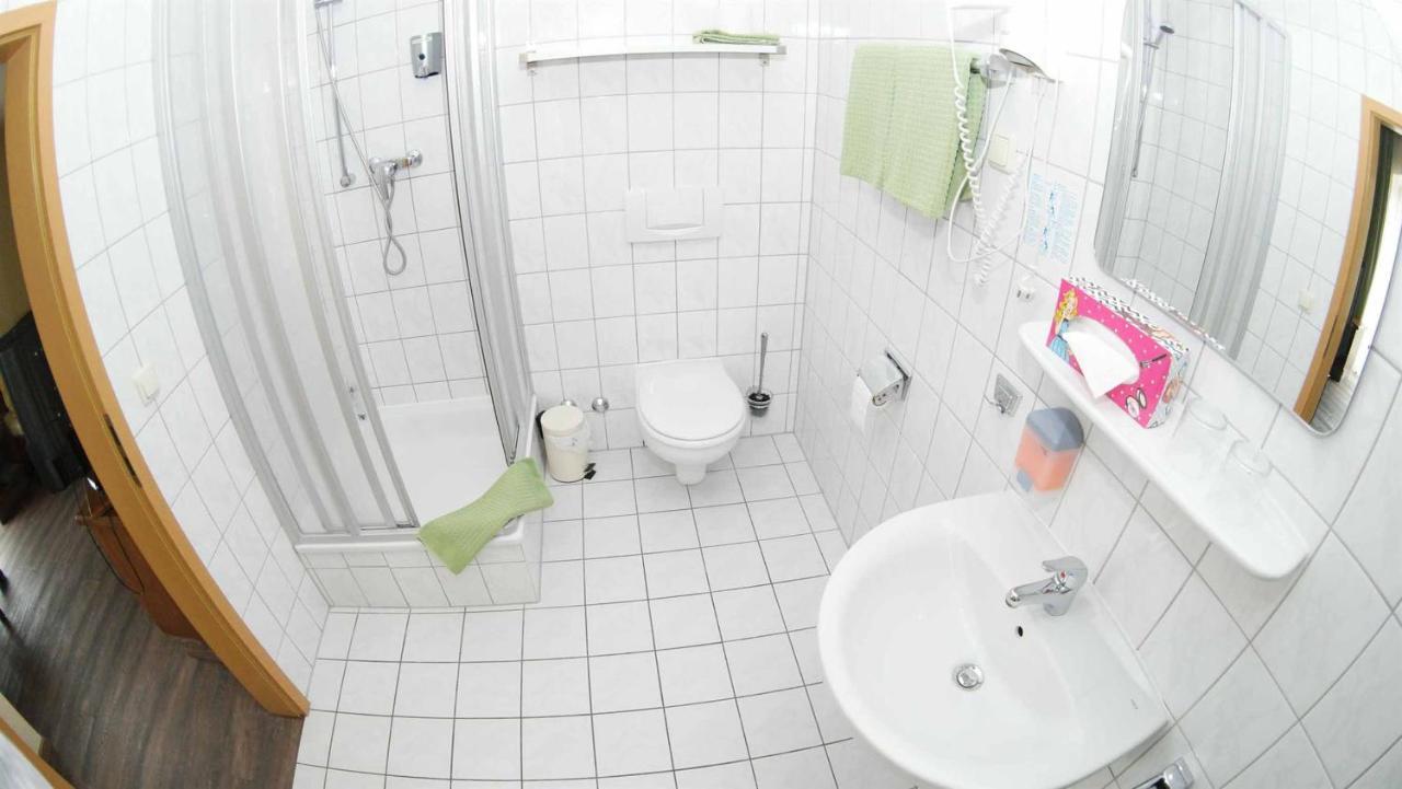 Hotel Und Restaurant Rittergut Kreipitzsch 萨勒河畔瑙姆堡 外观 照片