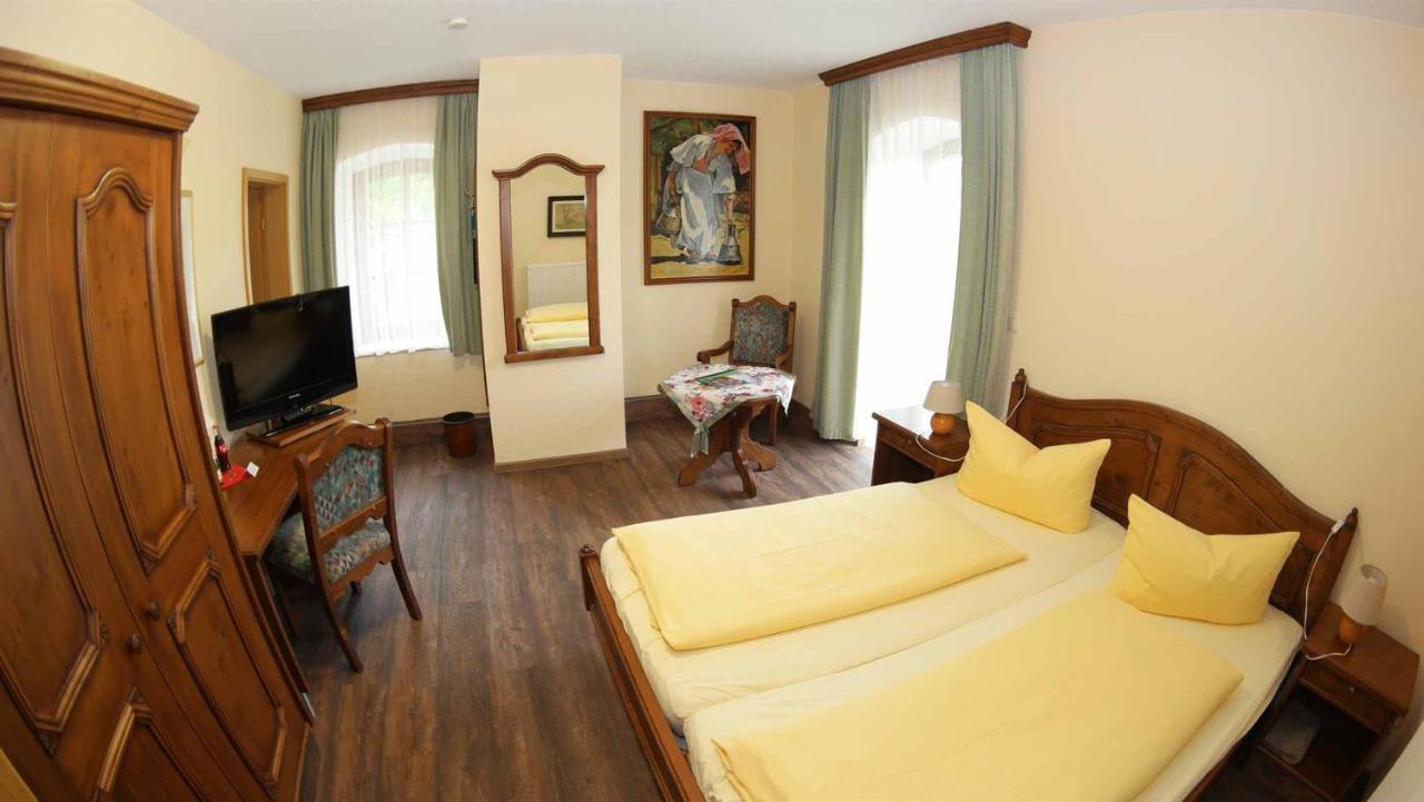 Hotel Und Restaurant Rittergut Kreipitzsch 萨勒河畔瑙姆堡 外观 照片