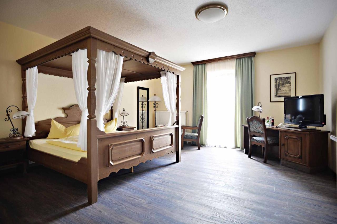 Hotel Und Restaurant Rittergut Kreipitzsch 萨勒河畔瑙姆堡 外观 照片