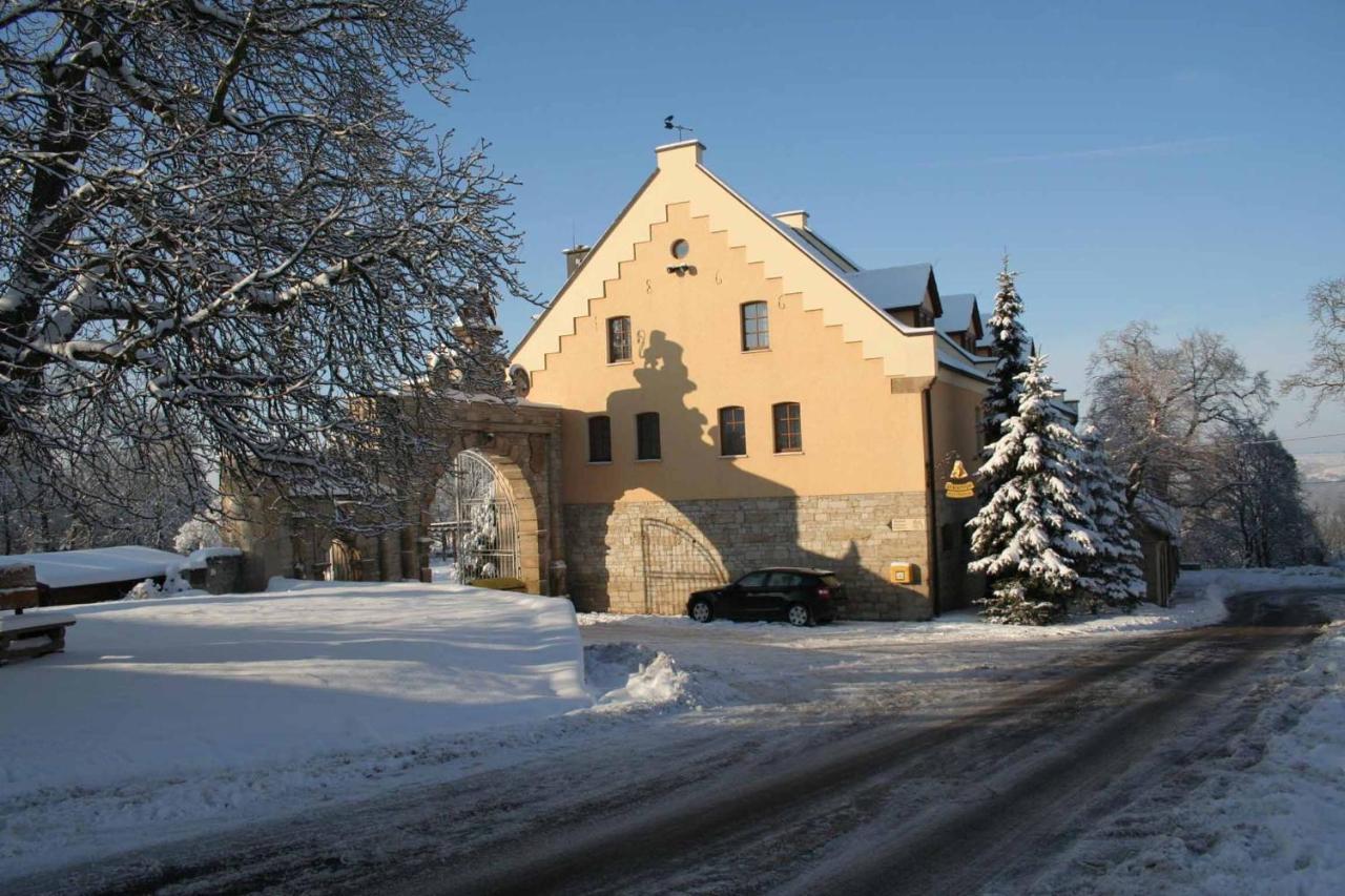 Hotel Und Restaurant Rittergut Kreipitzsch 萨勒河畔瑙姆堡 外观 照片