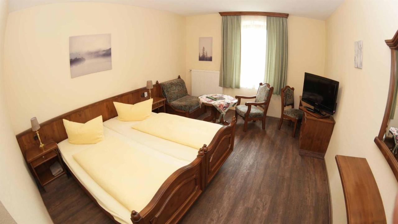 Hotel Und Restaurant Rittergut Kreipitzsch 萨勒河畔瑙姆堡 外观 照片