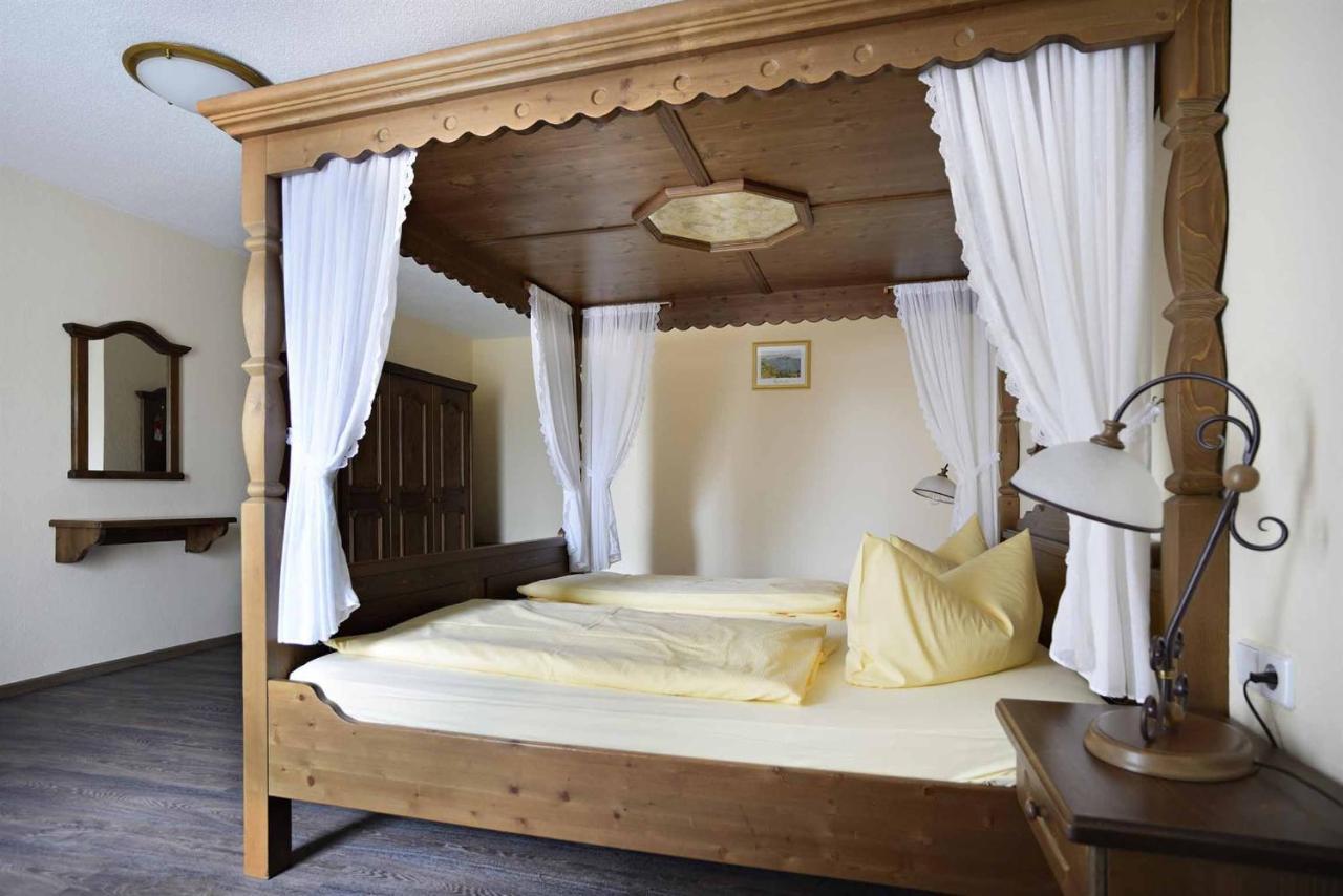 Hotel Und Restaurant Rittergut Kreipitzsch 萨勒河畔瑙姆堡 外观 照片