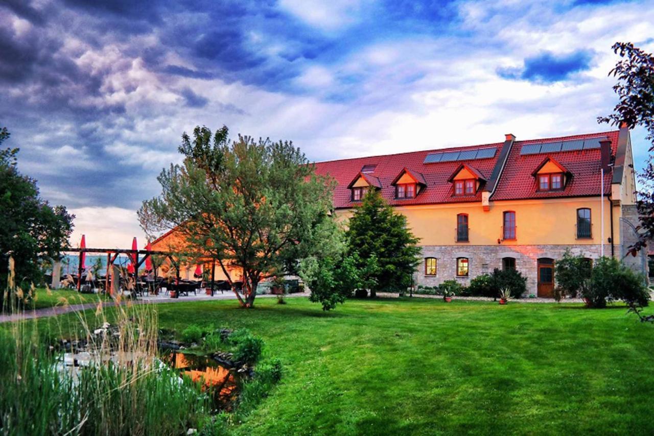 Hotel Und Restaurant Rittergut Kreipitzsch 萨勒河畔瑙姆堡 外观 照片