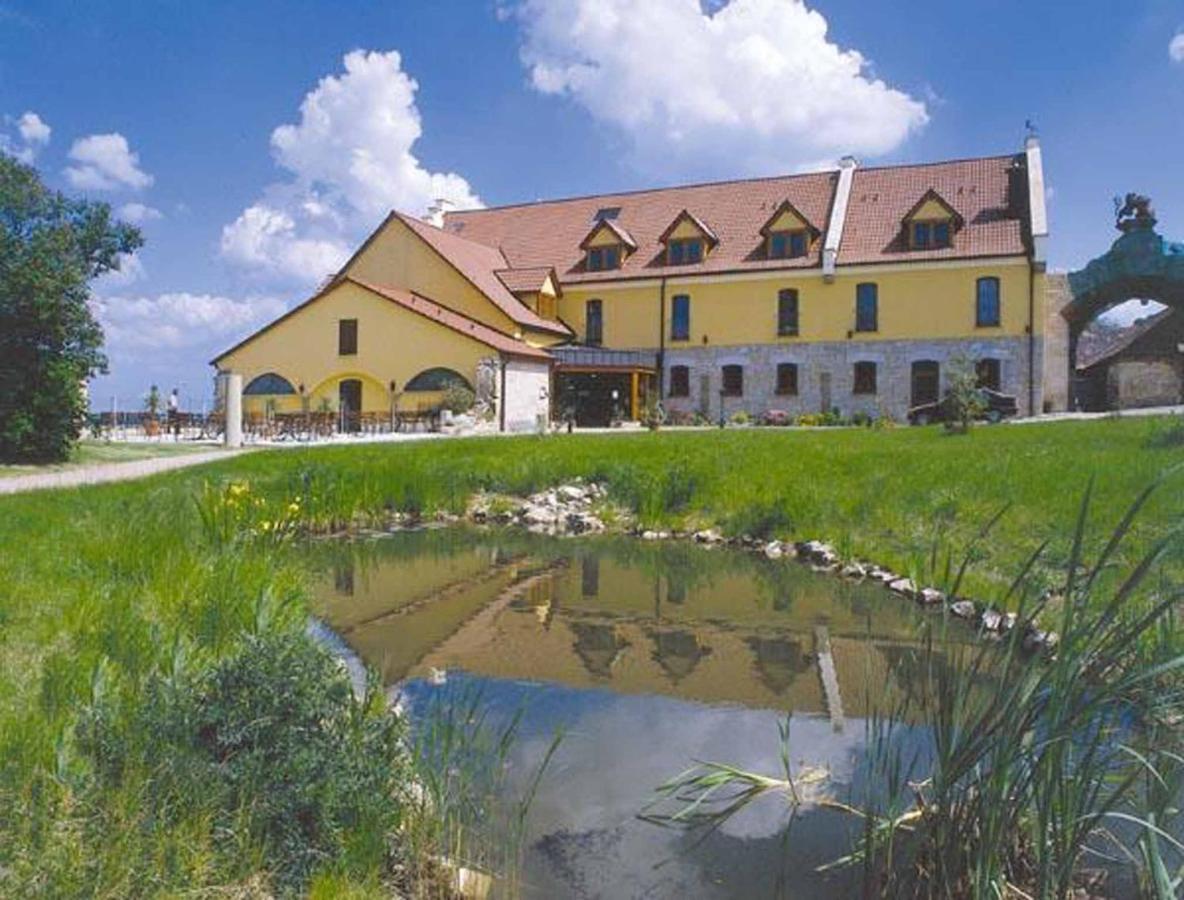 Hotel Und Restaurant Rittergut Kreipitzsch 萨勒河畔瑙姆堡 外观 照片