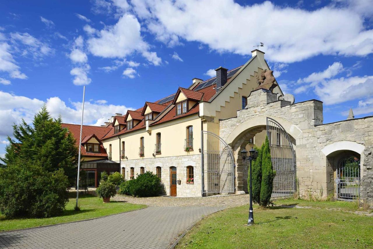 Hotel Und Restaurant Rittergut Kreipitzsch 萨勒河畔瑙姆堡 外观 照片